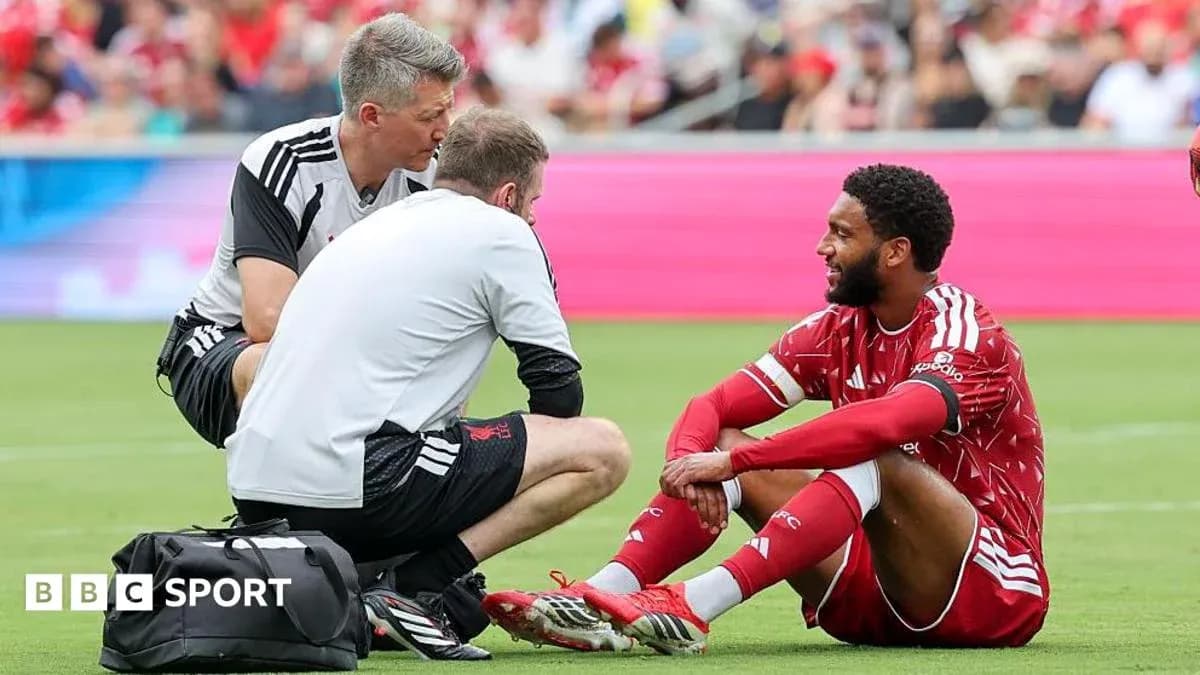 Jugador recibiendo atención médica en el campo