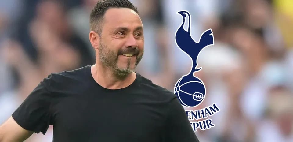 Entrenador de Tottenham sonríe durante el partido
