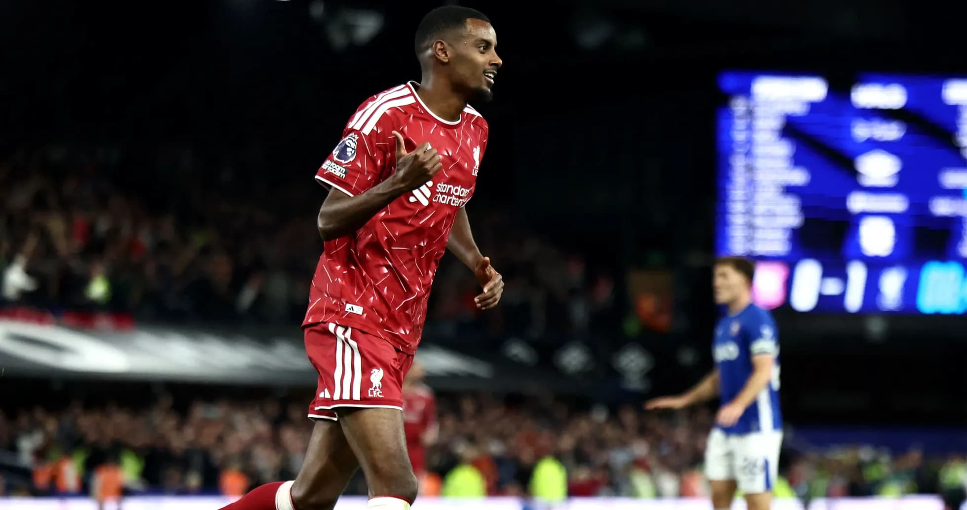 Jugador de Liverpool celebrando un gol en el partido