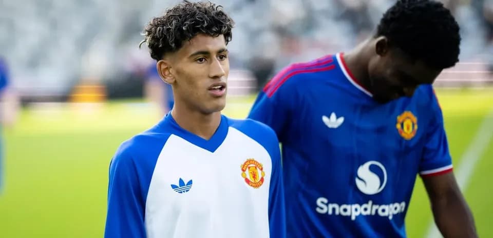 Jugadores de Manchester United en el campo antes del partido