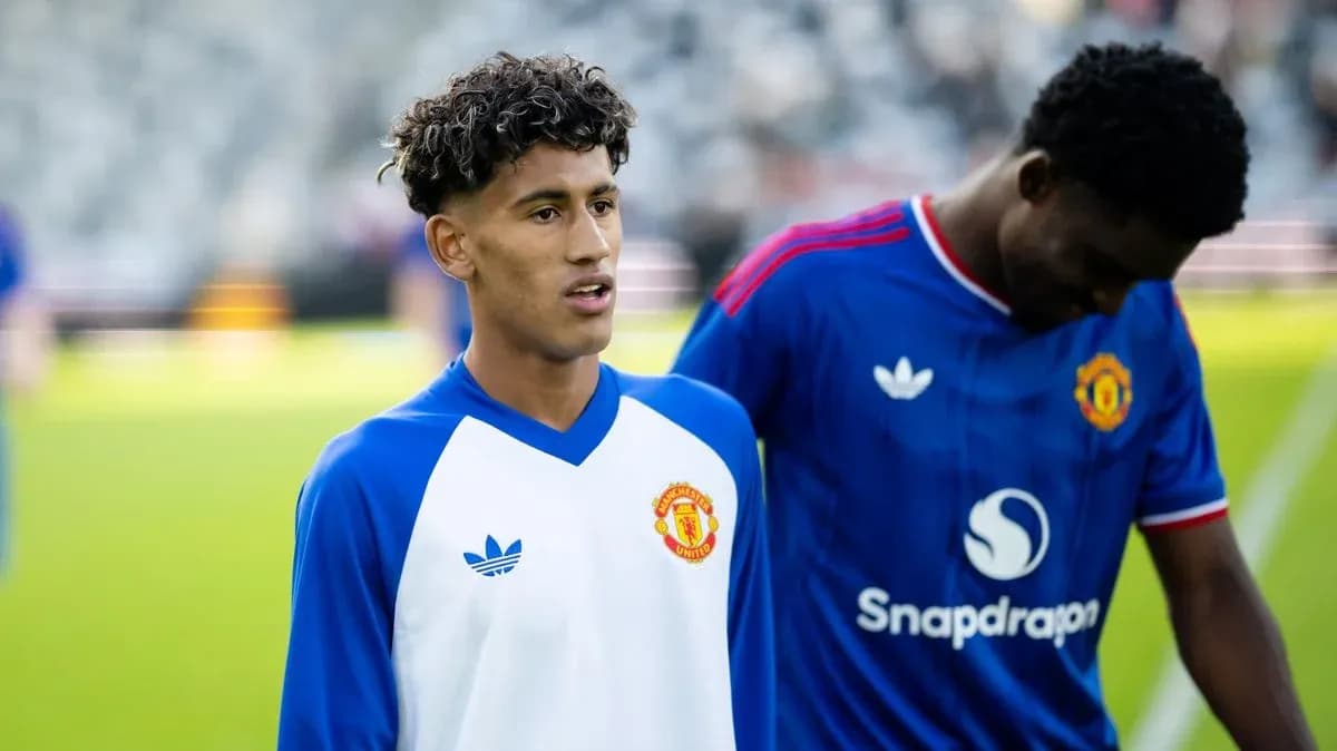 Jugadores de Manchester United en el campo antes del partido
