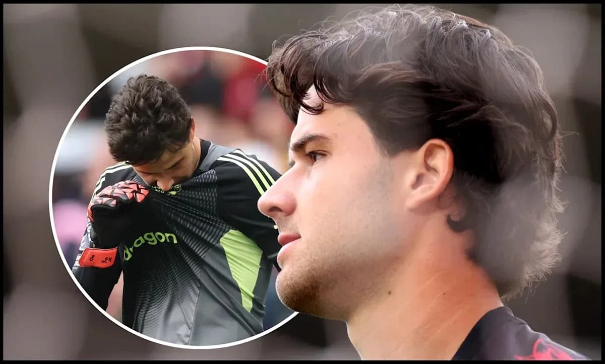 Portero con camiseta de entrenamiento durante el partido