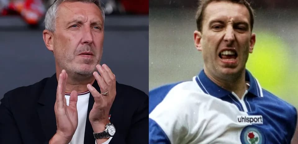 Entrenador aplaudiendo y jugador festejando gol