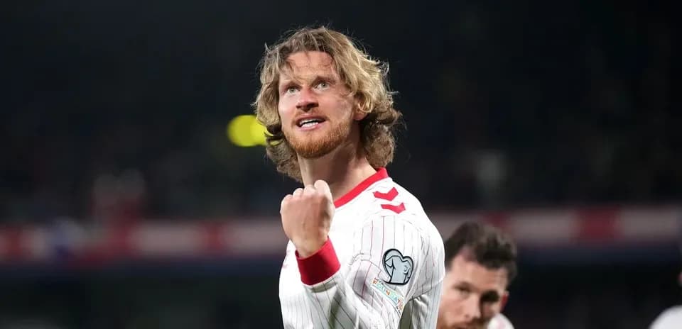 Jugador celebrando un gol durante el partido