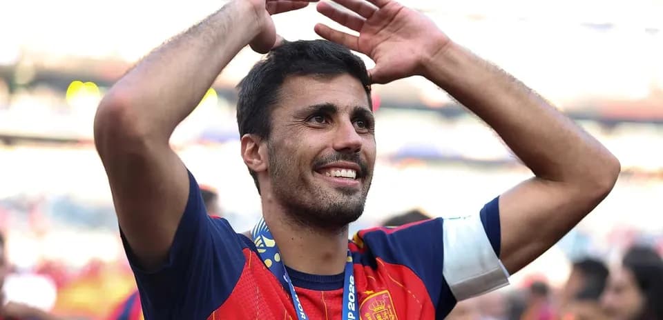 Jugador celebrando con medalla tras partido