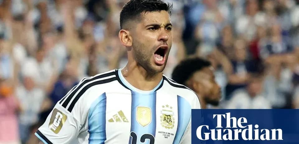 Jugador argentino celebrando un gol en el estadio