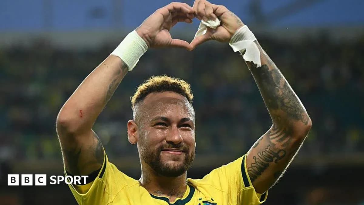 Neymar celebrando con un corazón en el estadio