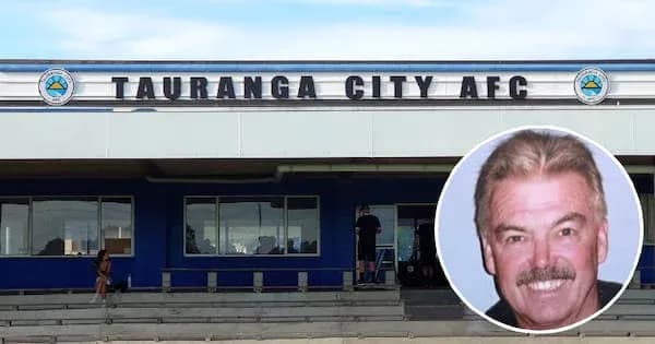 Edificio de Tauranga City AFC con afición en exteriores