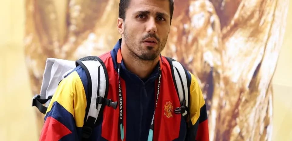Jugador con mochila en evento de fútbol