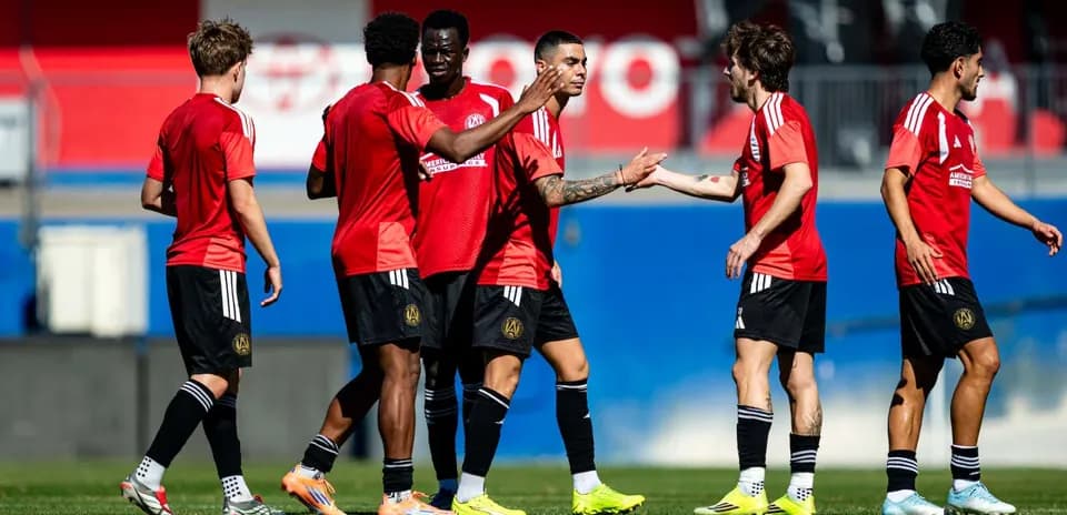 Jugadores de Atlanta United FC celebrando un gol