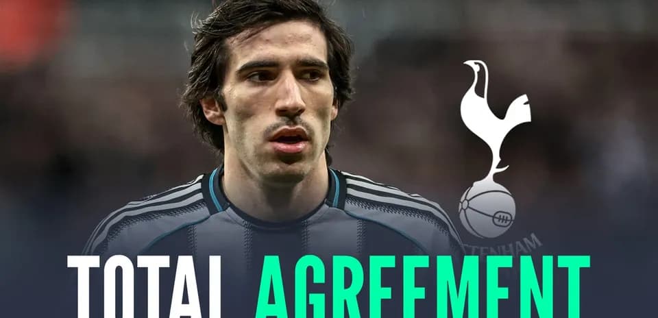Jugador de fútbol con camiseta en acuerdo total