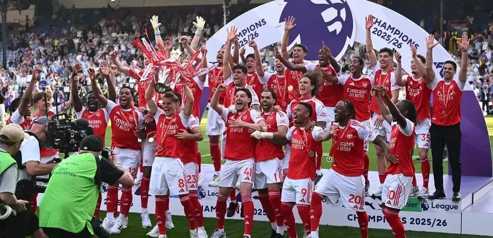 Jugadores de Arsenal celebrando el campeonato 2025/26