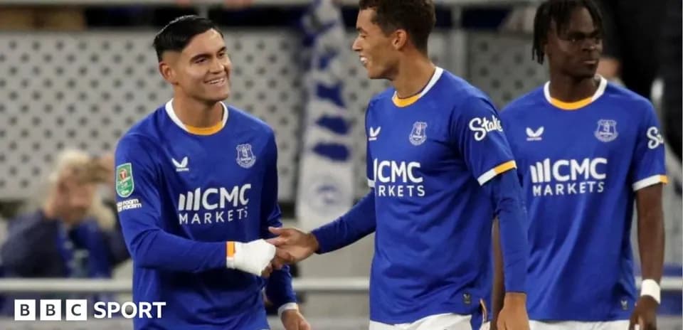 Jugadores de Everton celebrando durante el partido
