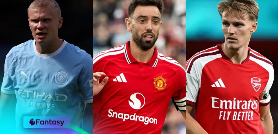 Tres jugadores de fútbol en sus camisetas de clubes