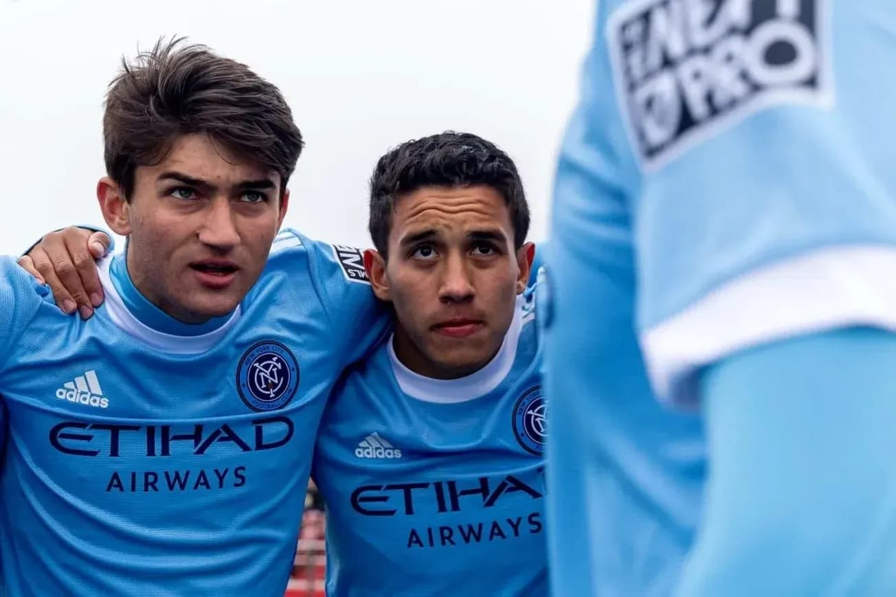 Jugadores de New York City II en alineación