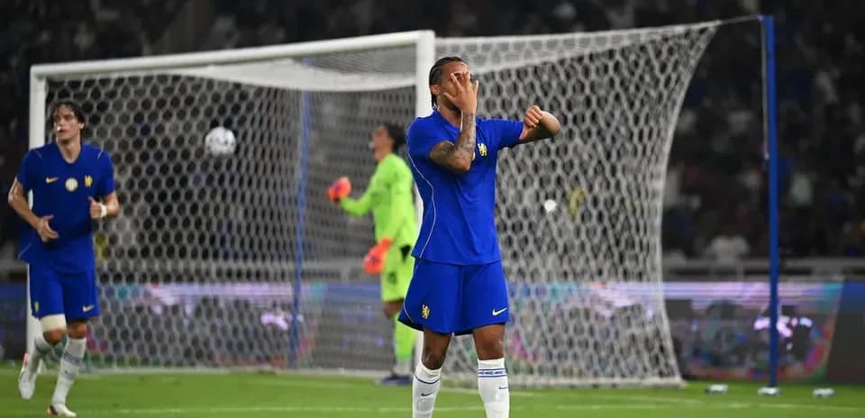 Jugador lamentándose tras fallar una oportunidad de gol