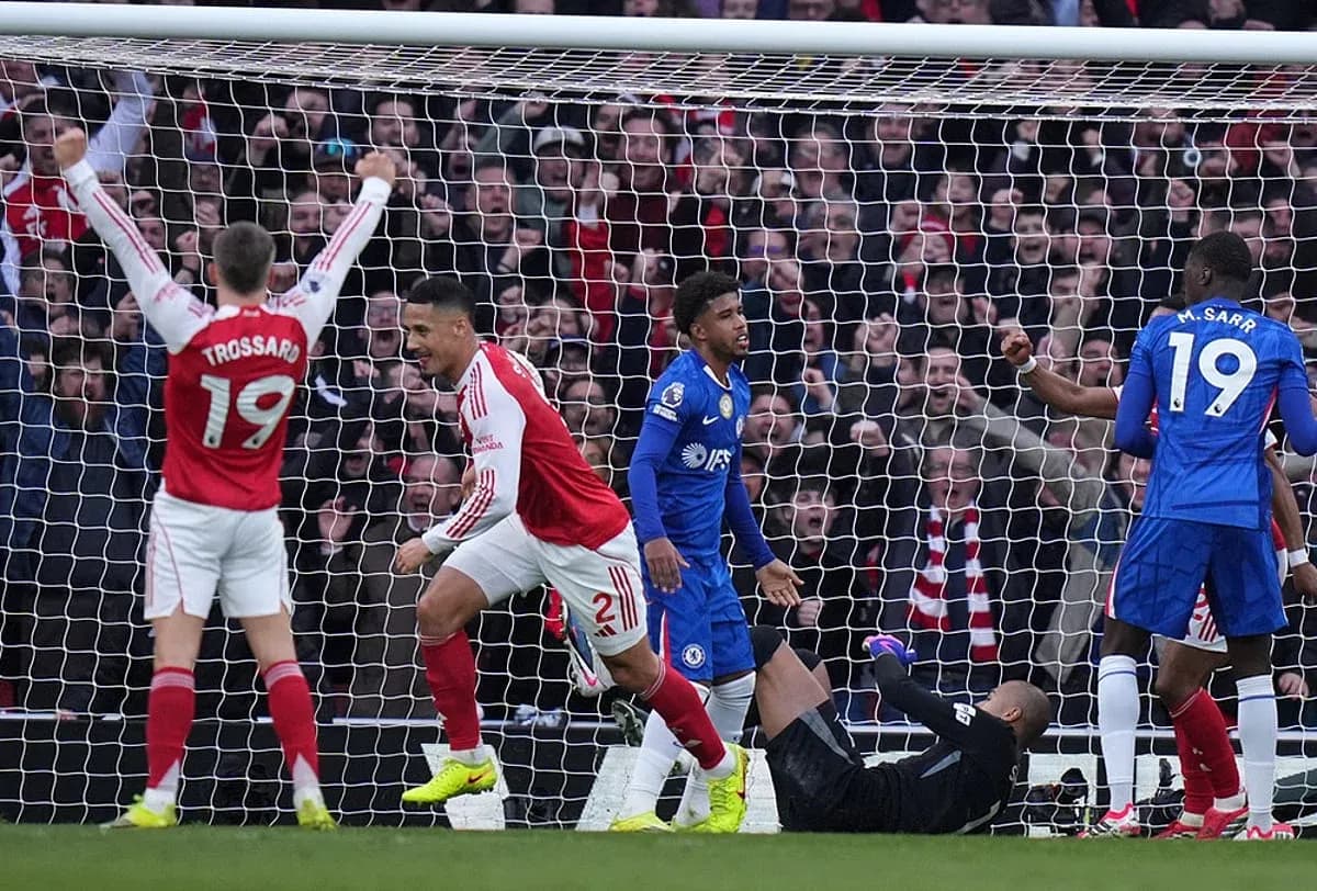 Gol de Arsenal en el partido contra Chelsea