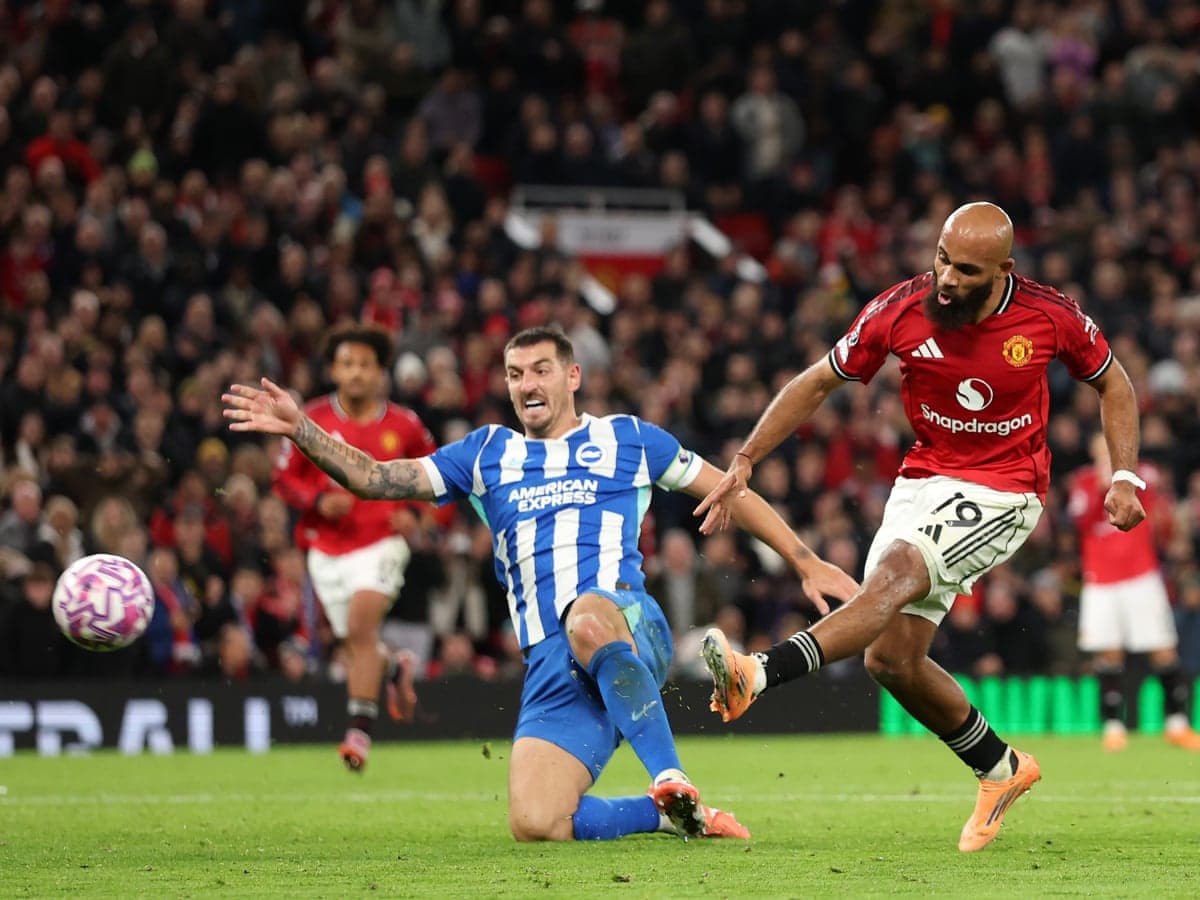 Jugador de Brighton y Manchester United en acción