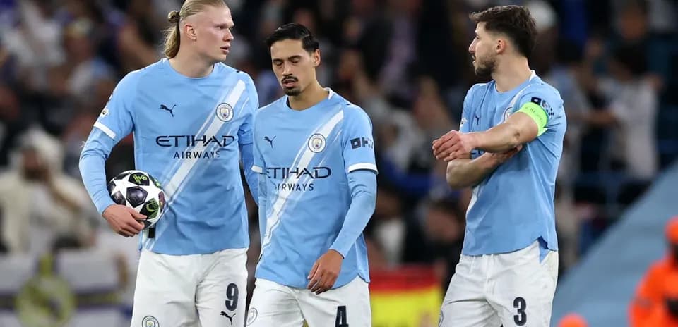 Jugadores de Manchester City en el campo durante partido