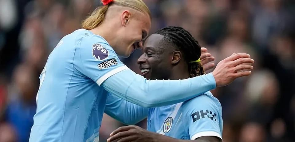 Jugadores de Manchester City celebrando un gol