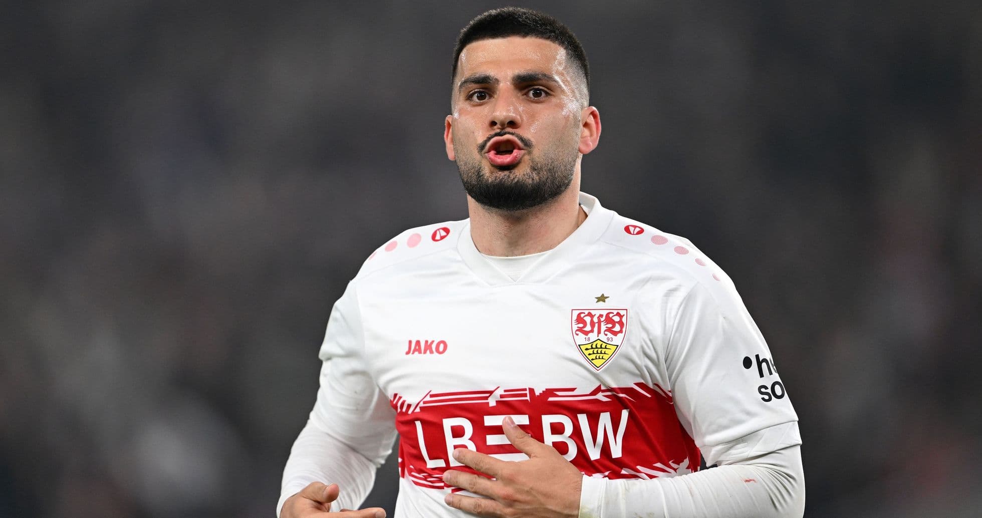 Jugador del Stuttgart en acción durante el partido