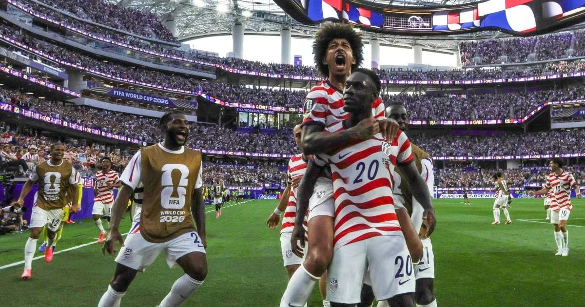 Jugadores de EE. UU. celebrando un gol en el Mundial