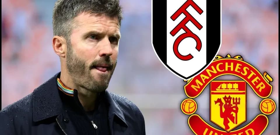Entrenador con escudos de Fulham y Manchester United
