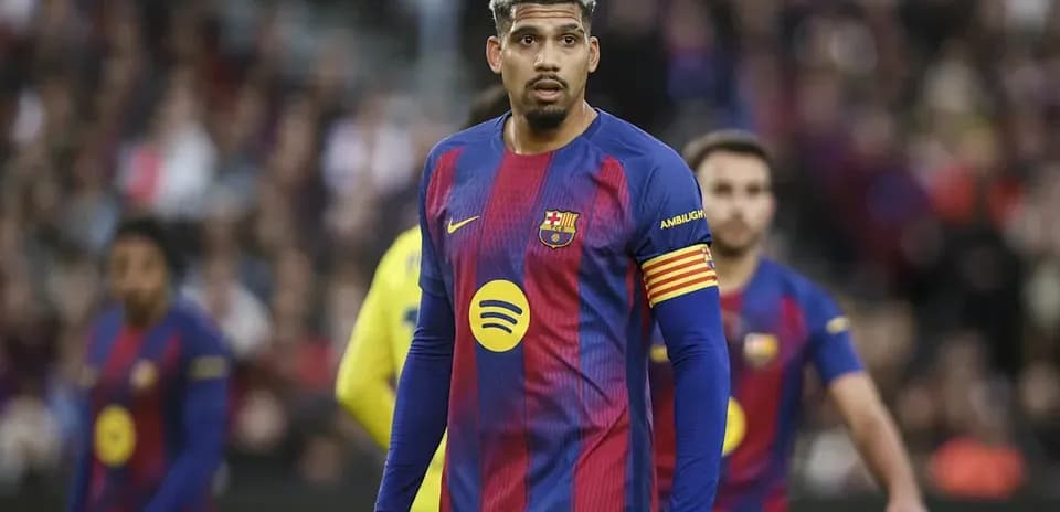 Jugador del FC Barcelona en el campo durante el partido