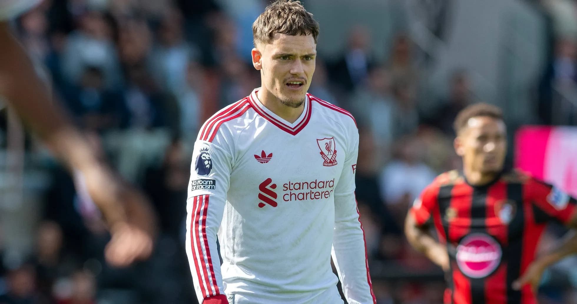 Jugador de Liverpool en el campo durante el partido