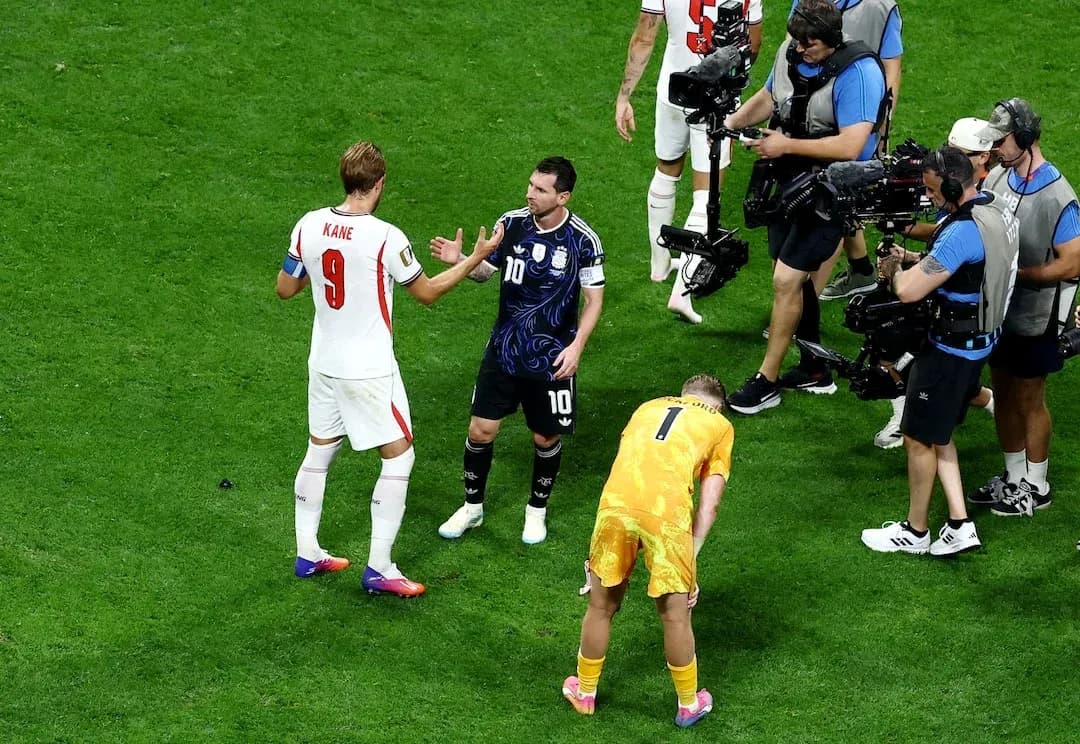 Harry Kane y Lionel Messi en el partido