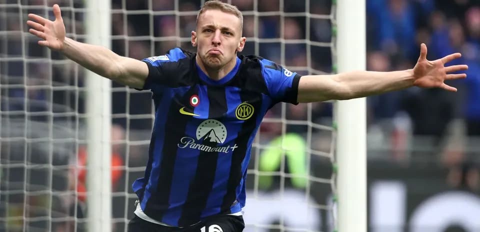 Jugador de Inter celebrando un gol en el partido