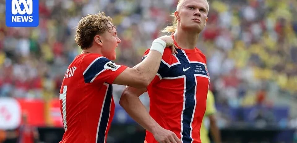 Jugadores de Noruega celebrando un gol en el partido