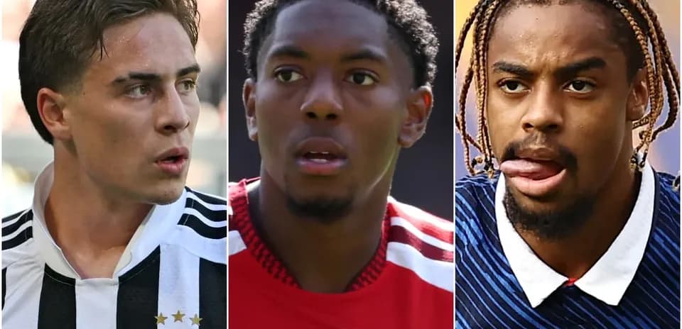Tres jugadores de fútbol en retratos individuales