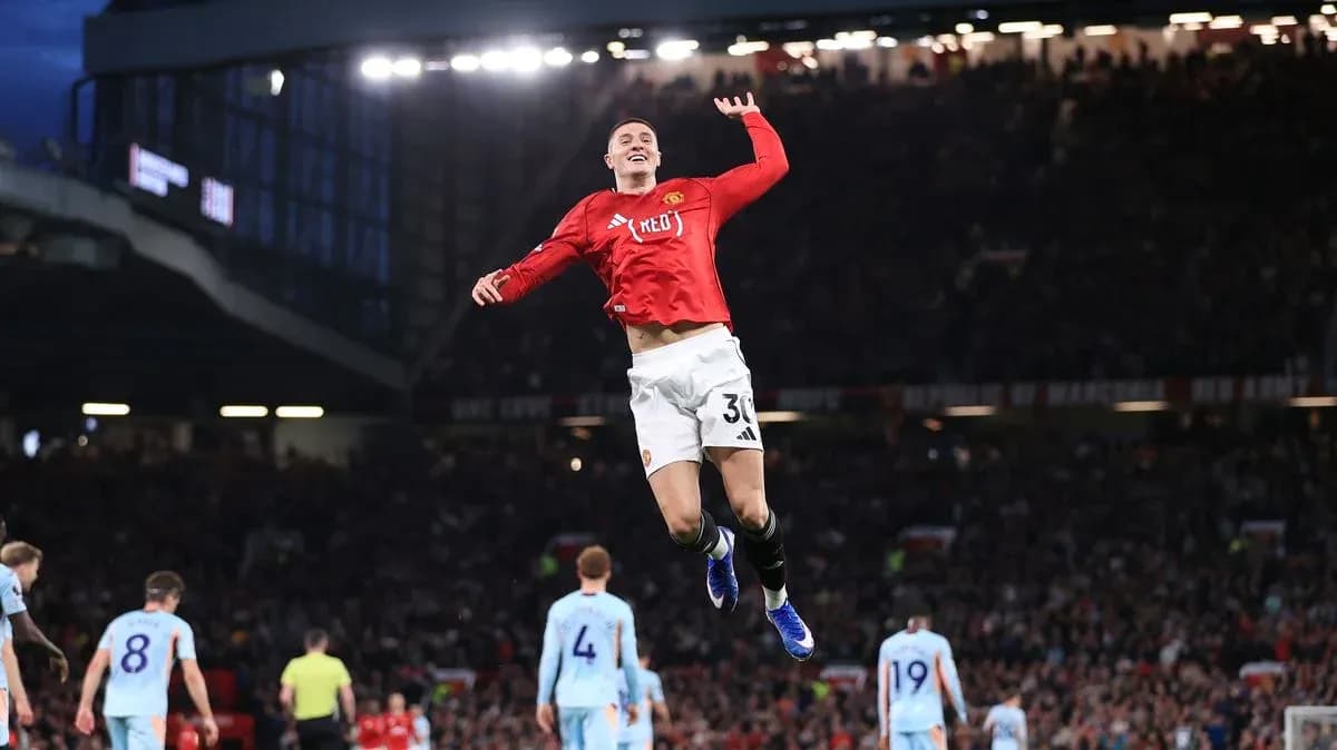 Jugador de Manchester United celebrando un gol en Old Trafford