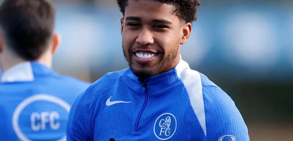 Jugador sonriendo durante sesión de entrenamiento