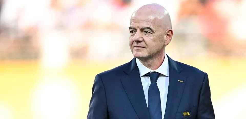Funcionario de FIFA en evento deportivo al aire libre