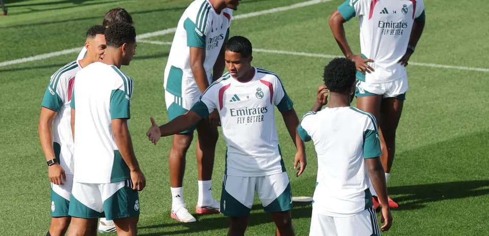 Jugadores del Real Madrid durante sesión de entrenamiento