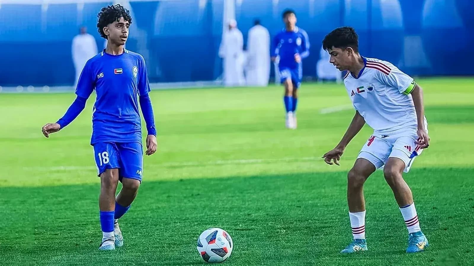 Jugadores en el partido Al Bataeh U23 vs Shabab Al-Ahli