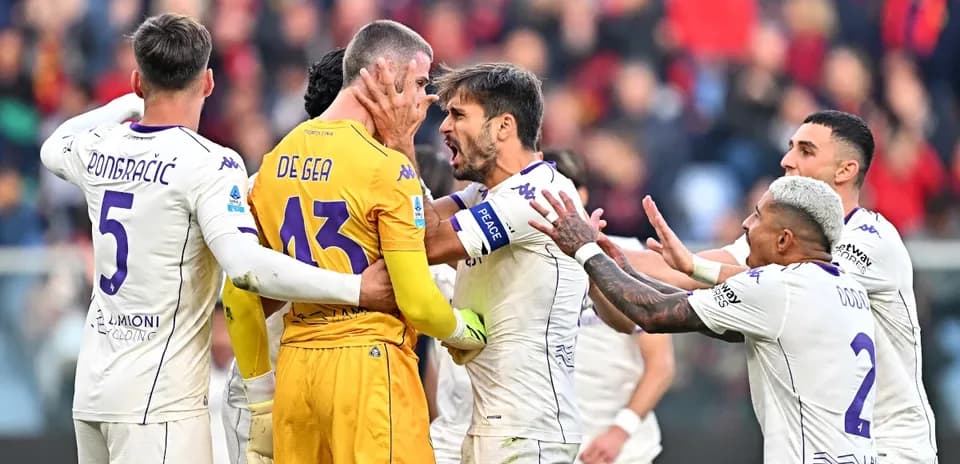 Jugadores de Fiorentina celebrando con De Gea
