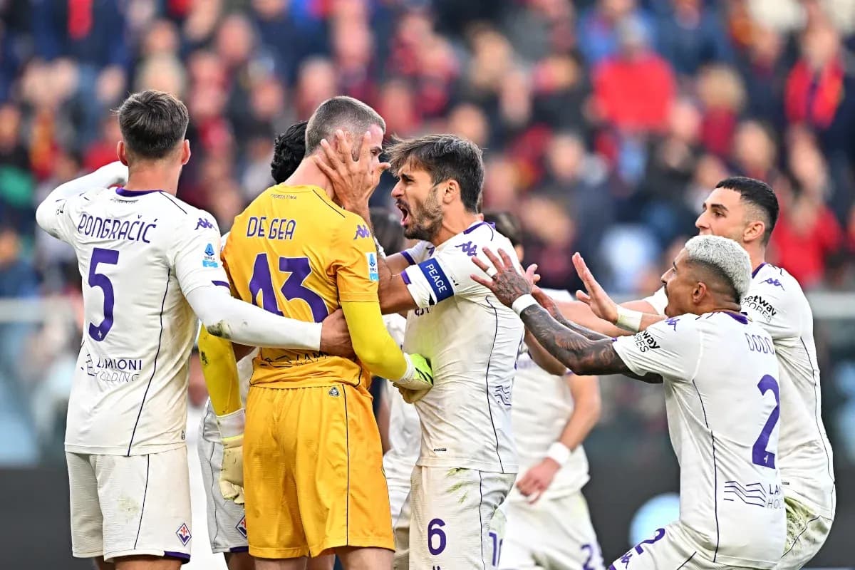 Jugadores de Fiorentina celebrando con De Gea