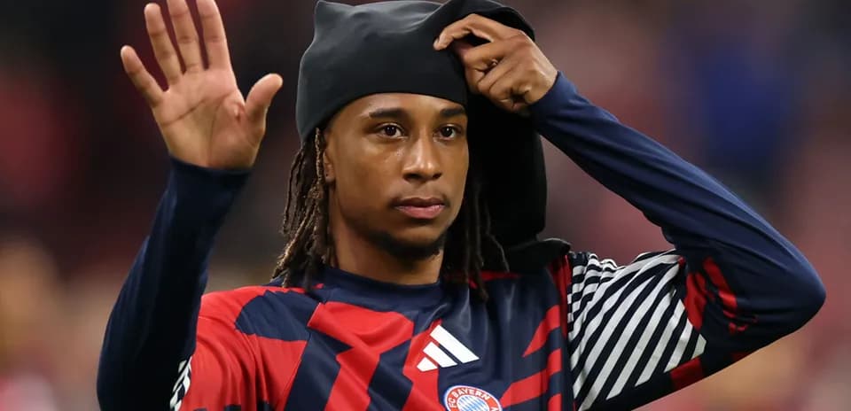 Jugador de Bayern Múnich saludando tras el partido