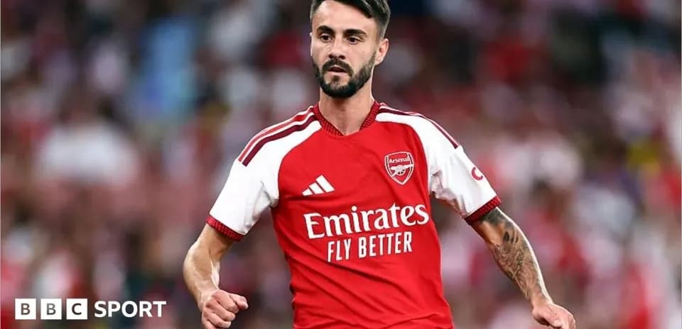 Jugador de Arsenal en acción durante un partido