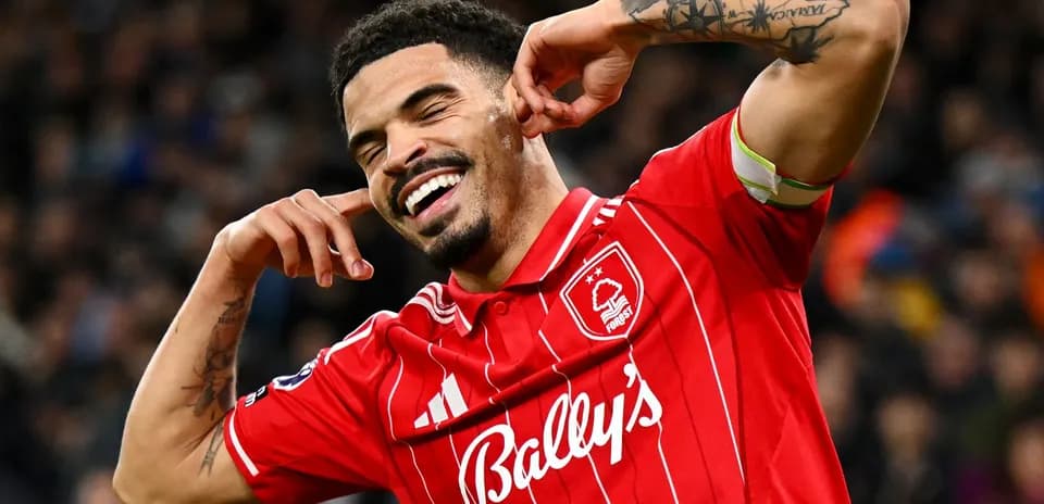 Jugador de Nottingham Forest celebrando un gol