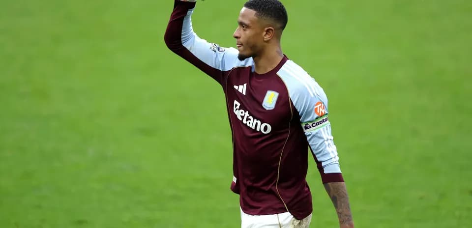 Jugador de Aston Villa celebrando un gol