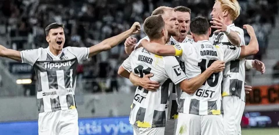 Celebración de jugadores de Hradec Králové