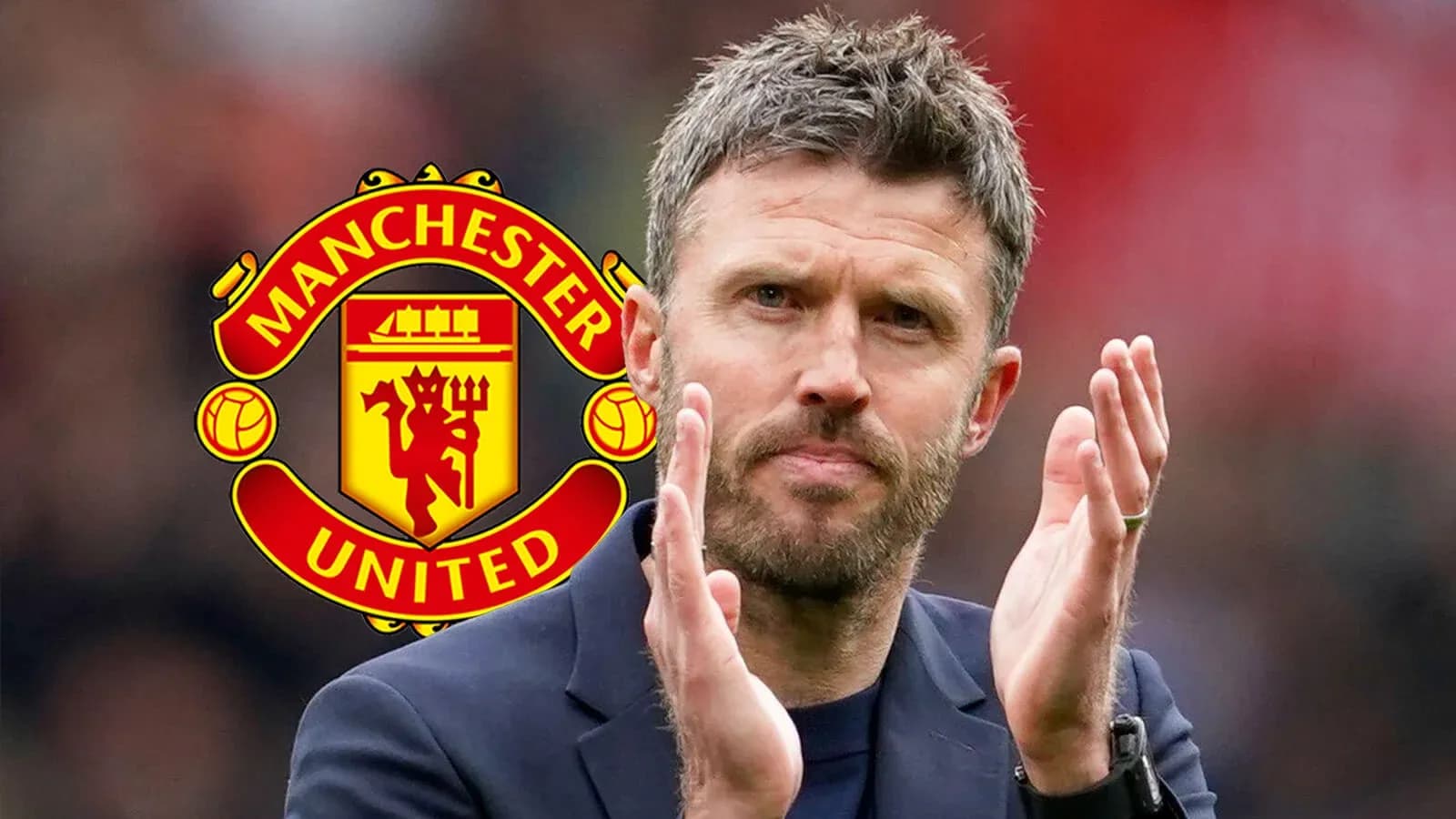 Entrenador de Manchester United aplaudiendo en el campo