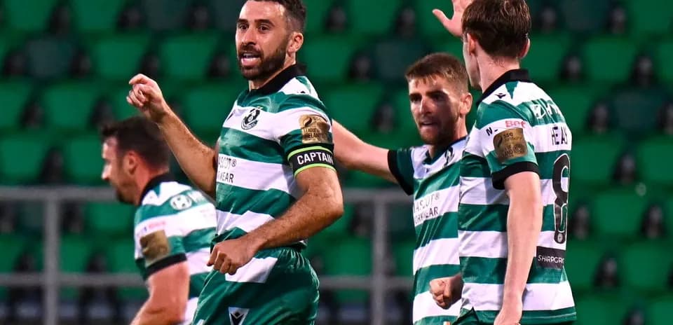 Jugadores de Shamrock Rovers celebrando un gol