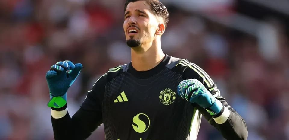 Portero de Manchester United en acción durante partido