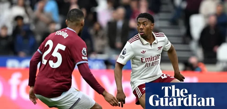 Jugadores de Arsenal y Aston Villa en acción