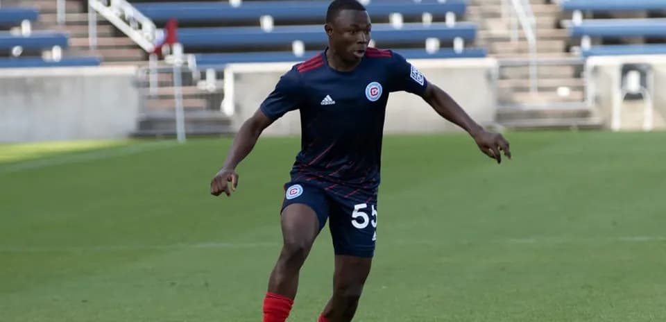 Jugador del Chicago Fire II en acción